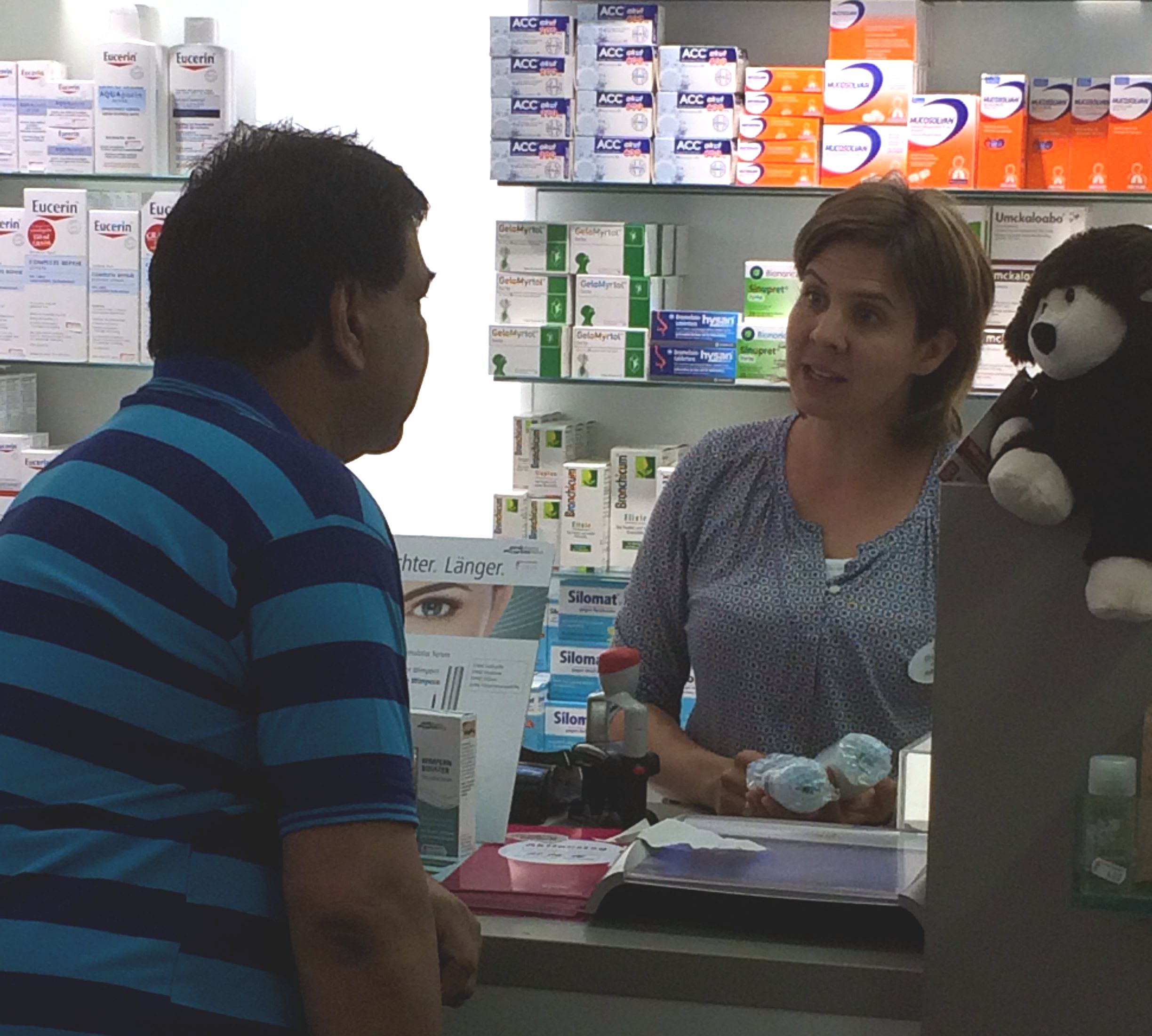 Kundenberatung in der Pharao Apotheke München-Oberföhring